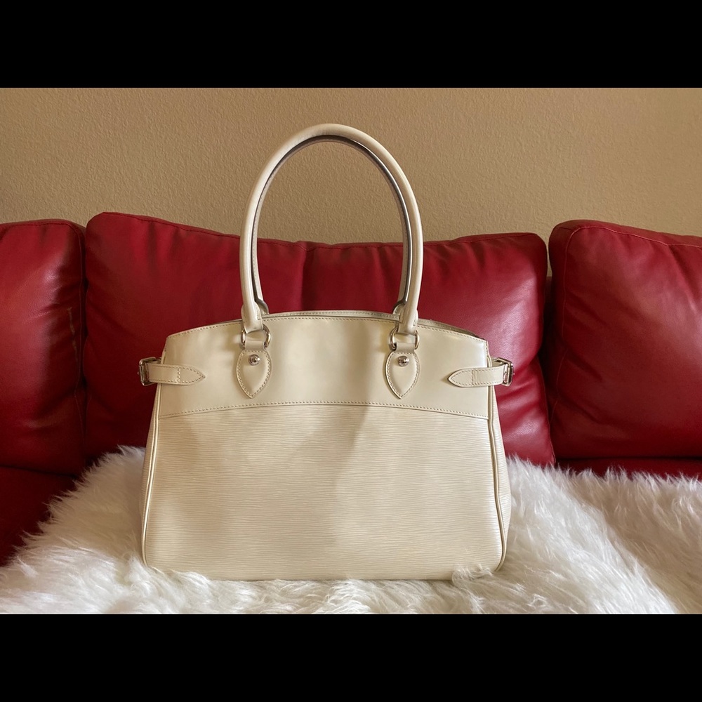 SALE!LOUIS VUITTON Passy EPI GM Ivoire Satchel - Picture 13 of 16
